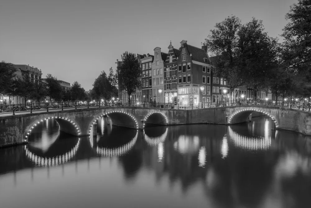 Keizersgracht Amsterdam schwarz-weiß - fotokunst von Michael Valjak
