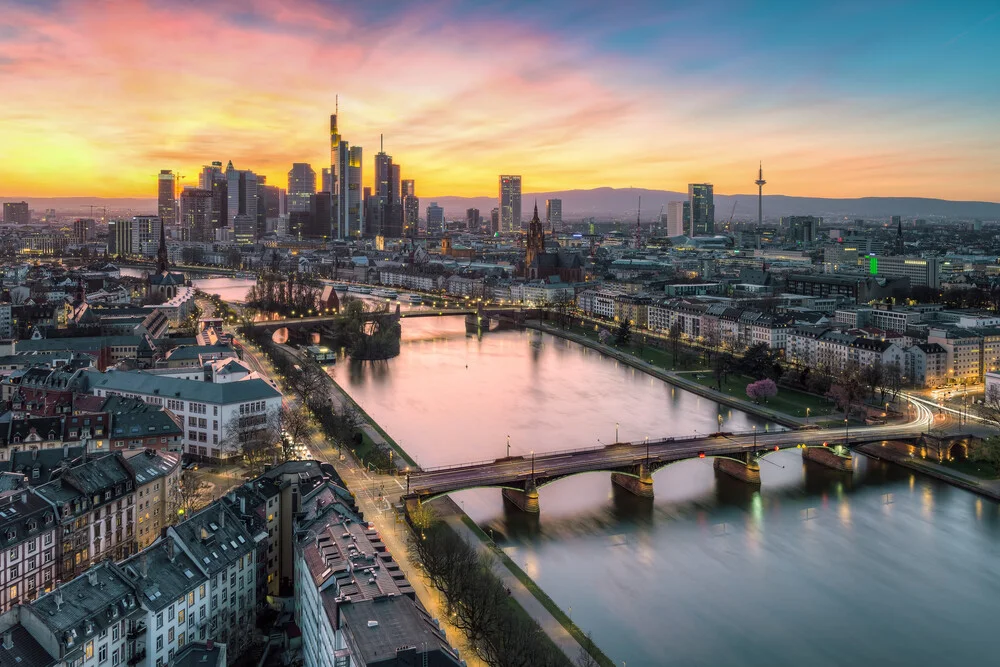 Frankfurt am Abend - fotokunst von Michael Valjak