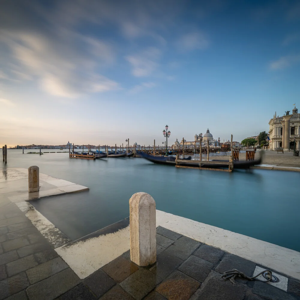 Uferpromenade in Venedig - fotokunst von Franz Sussbauer