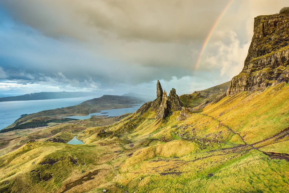 The Old Man of Storr auf der Isle of Skye in Schottland - fotokunst von Michael Valjak