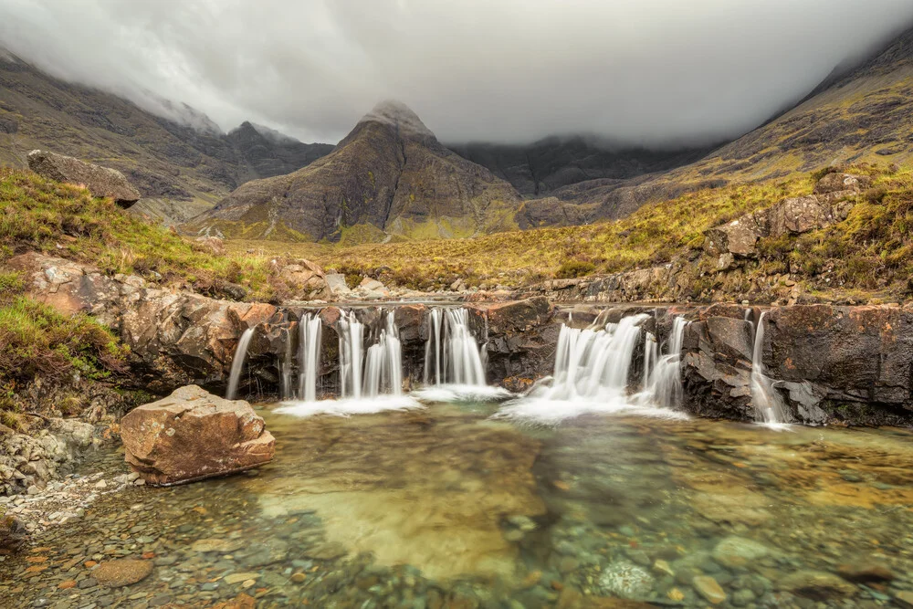 Fairy Pools auf der Isle of Skye in Schottland - fotokunst von Michael Valjak