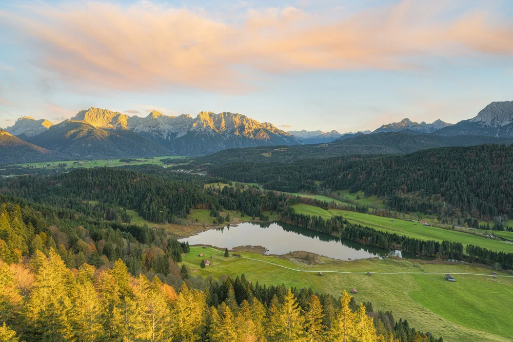 Blick über den Geroldsee in Bayern - fotokunst von Michael Valjak