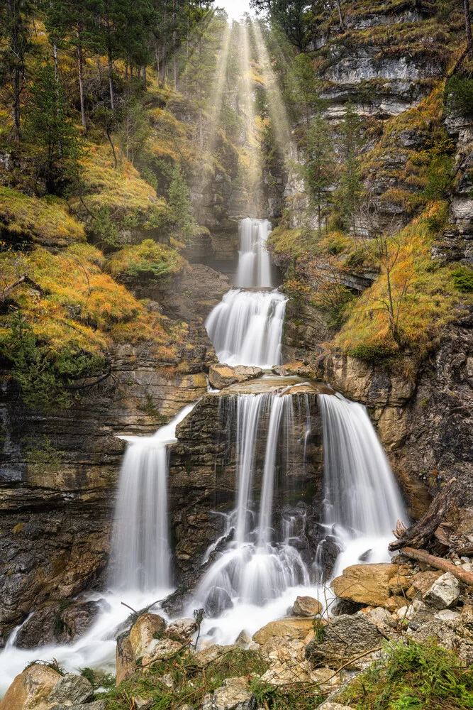 Kuhfluchtwasserfall bei Farchant in Bayern - fotokunst von Michael Valjak