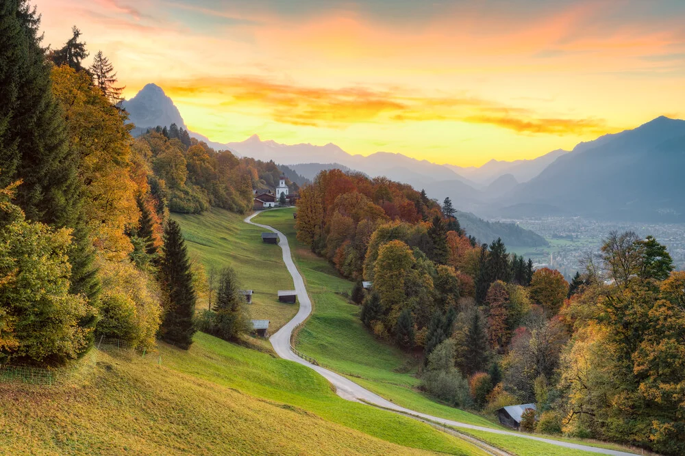 Wamberg bei Garmisch-Partenkirchen im Herbst - fotokunst von Michael Valjak