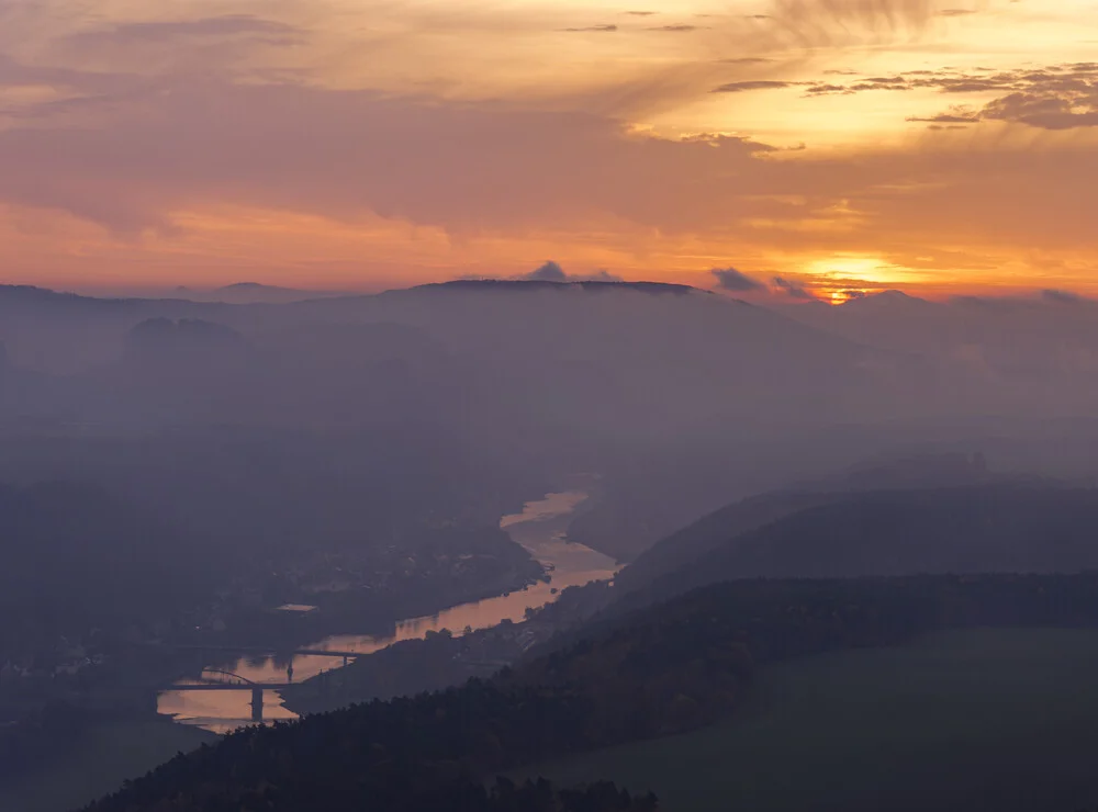 Blick zum Sonnenaufgang vom Lilienstein in der Sächsischen Schweiz - fotokunst von Christian Noah