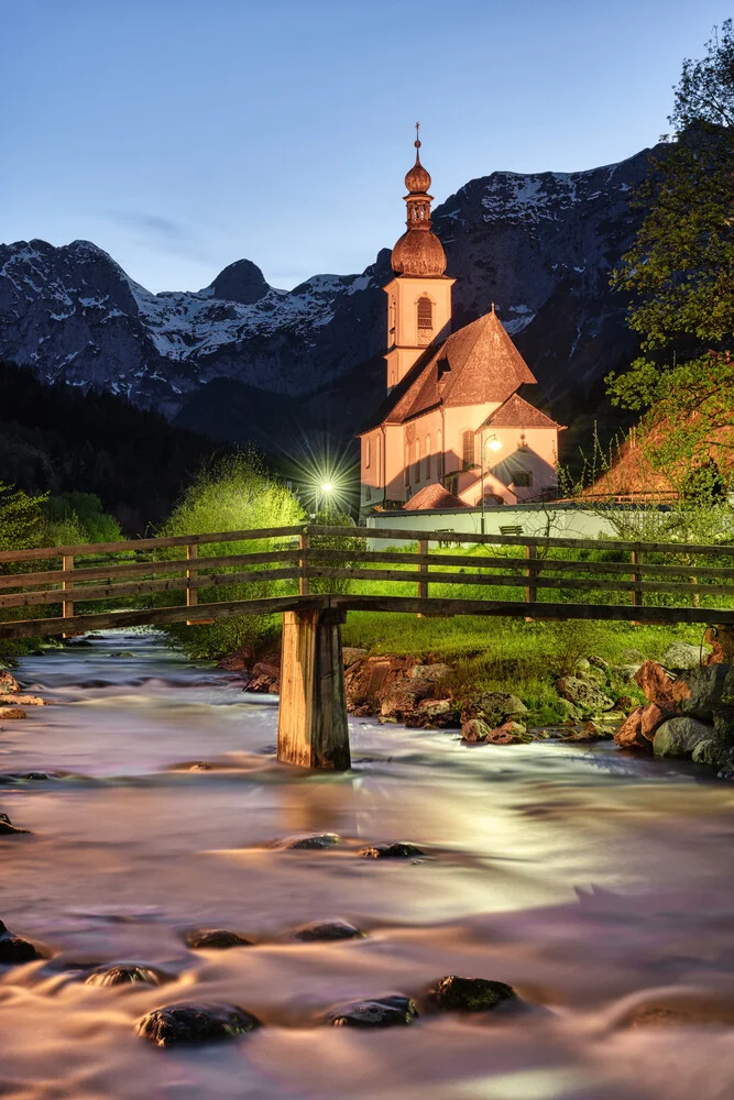 Abends in Ramsau, Deutschland – Fotokunst von Michael Valjak als Poster oder Acrylglasbild