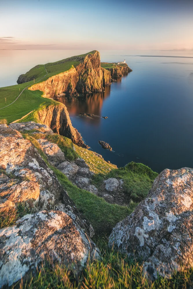 Isle of Skye Neist Point Sonnenuntergang - fotokunst von Jean Claude Castor