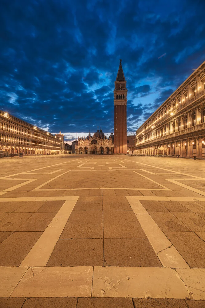 Piazza San Marco in Venedig - Fineart photography by Jean Claude Castor