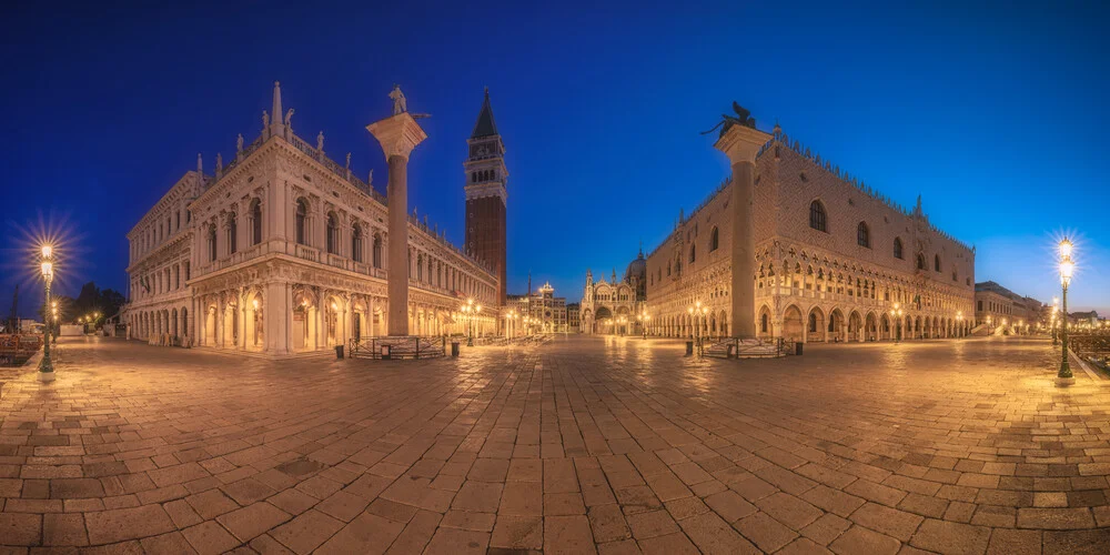 Venedig Piazza San Marco Panorama am Morgen - fotokunst von Jean Claude Castor