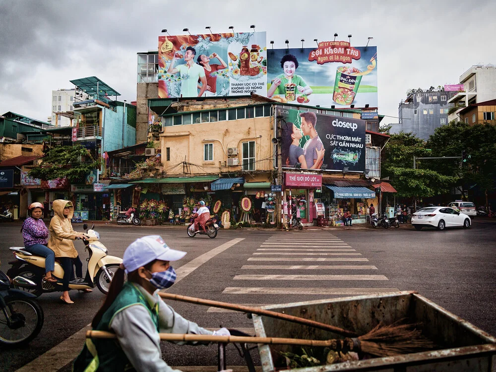 Inside Hanoi 3 - fotokunst von Jörg Faißt