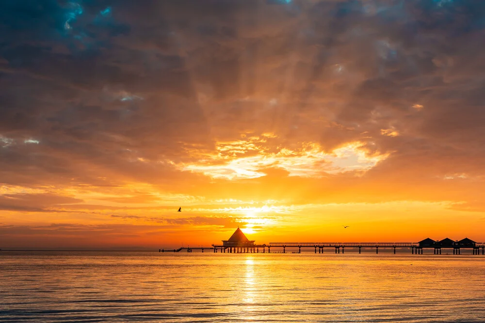 Sonnenaufgang in Heringsdorf, Deutschland – Fotokunst von Martin Wasilewski als Poster oder Acrylglasbild