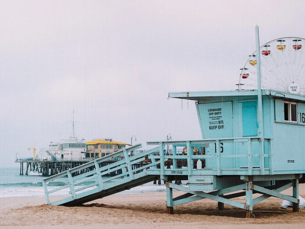 Lifeguard Off Duty - fotokunst von Gal Pittel