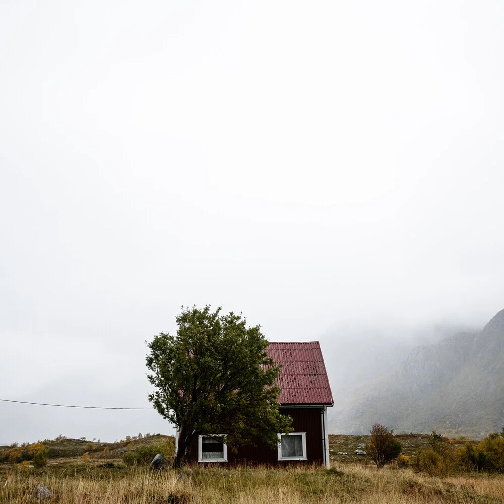Haus in Norwegen - fotokunst von Fabian Wanisch