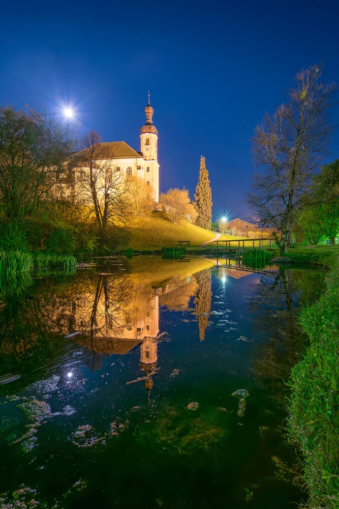 Mondschein in Breitbrunn am Chiemsee - fotokunst von Martin Wasilewski