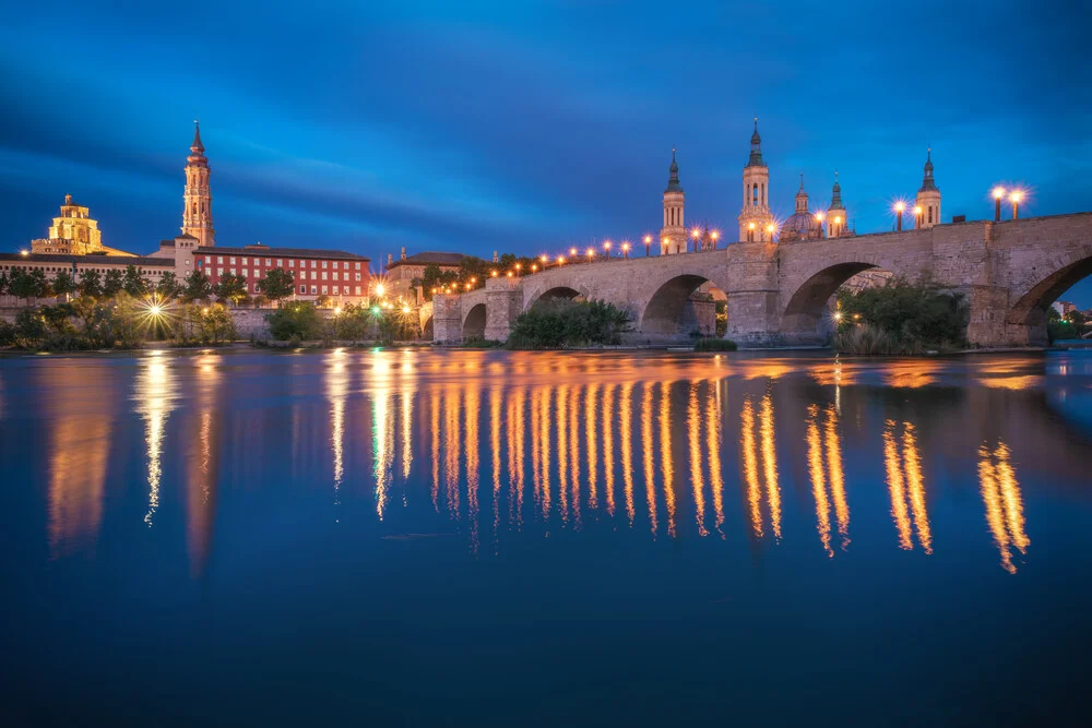 Saragossa Basilica del Pilar zur blauen Stunde - Fineart photography by Jean Claude Castor