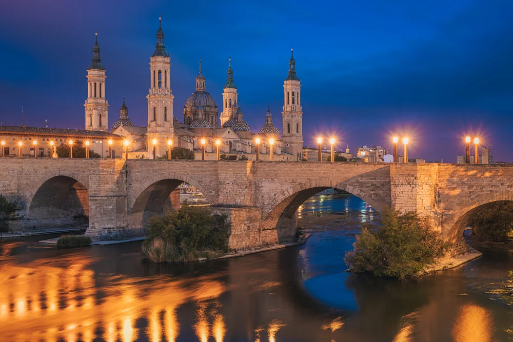 Saragossa Basilica del Pilar bei Nacht - fotokunst von Jean Claude Castor