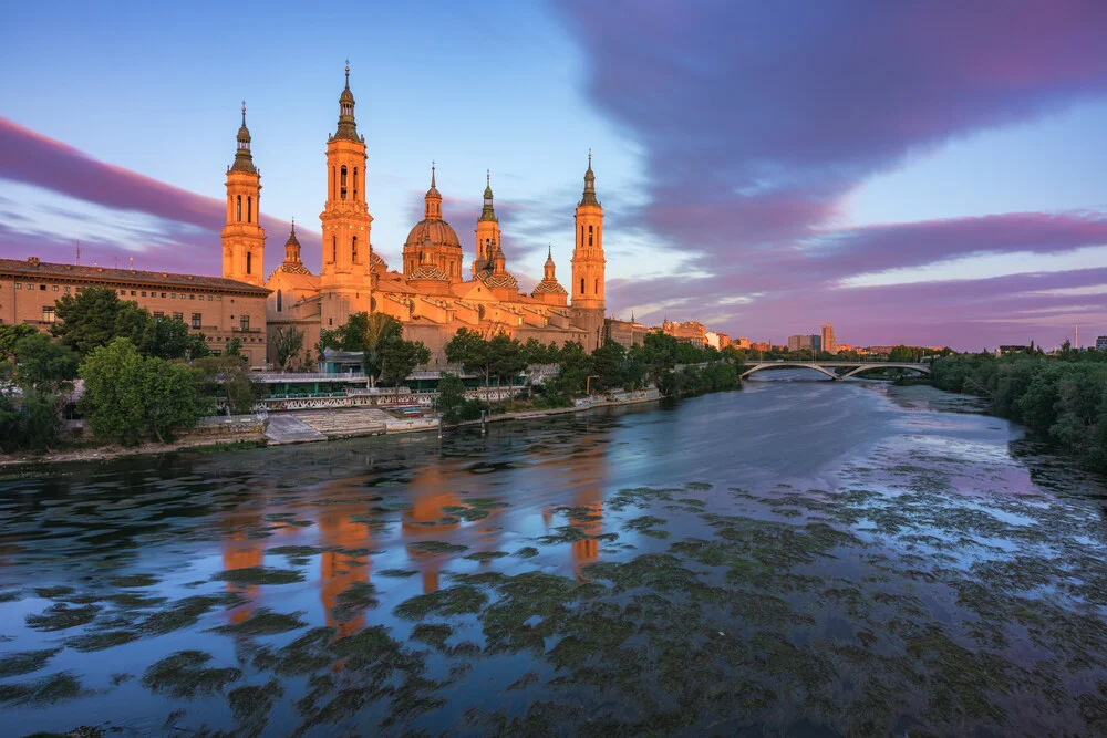 Saragossa Basilica del Pilar zum Sonnenaufgang - fotokunst von Jean Claude Castor
