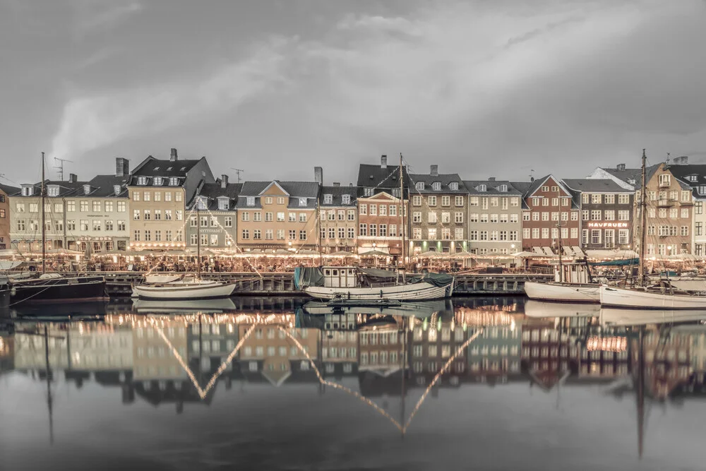 KOPENHAGEN VINTAGE Nyhavn Abendimpression - fotokunst von Melanie Viola