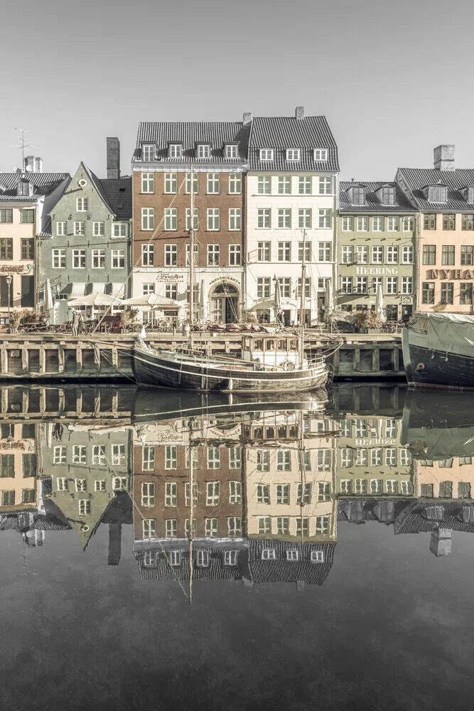 KOPENHAGEN VINTAGE Klares Wasser im Nyhavn - fotokunst von Melanie Viola