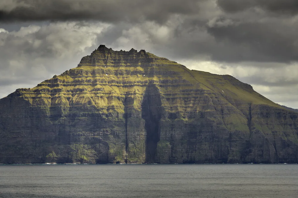 Kalsoy, fotografiert vom Dorf Gjógv, Färöer - fotokunst von Norbert Gräf