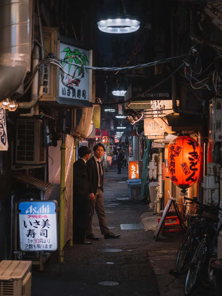 Tokios Versteckte Gassen - fotokunst von Luca Talarico