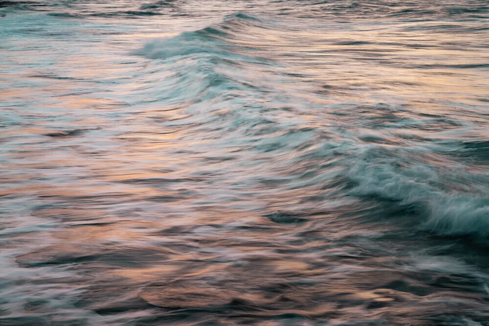The Uniqueness of Waves XXXVI - fotokunst von Tal Paz-fridman