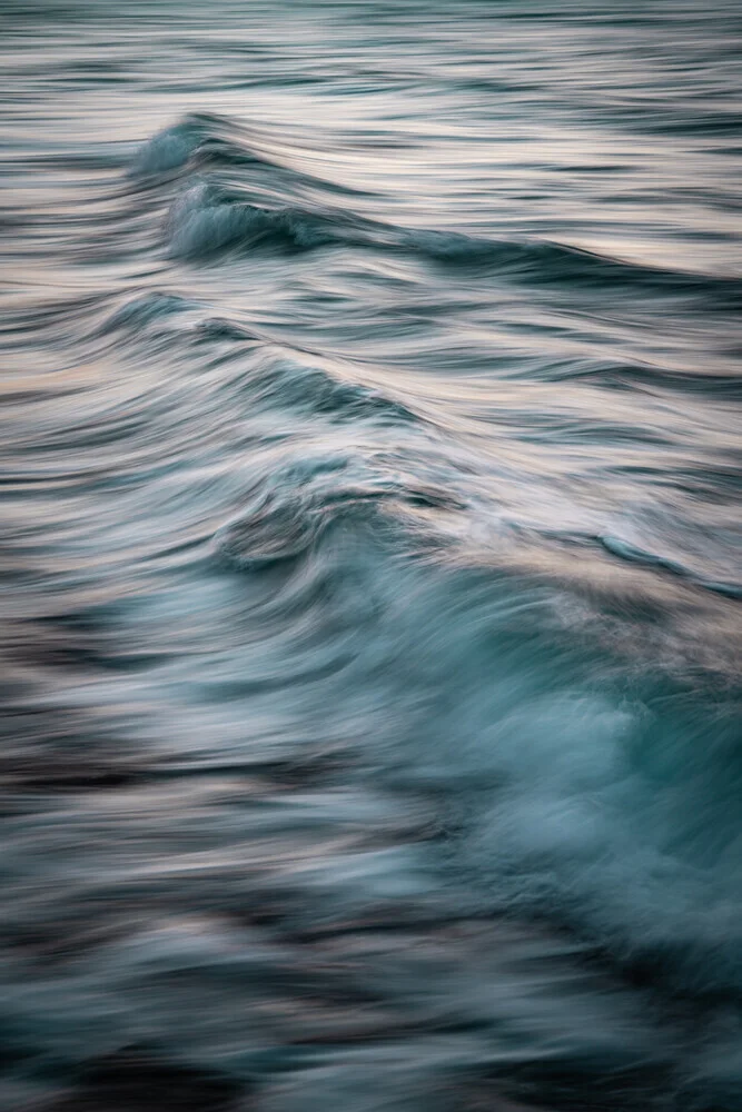 The Uniqueness of Waves XXXVII - fotokunst von Tal Paz-fridman