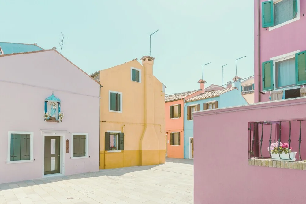 Pastel houses - Fineart photography by Michael Schulz-dostal