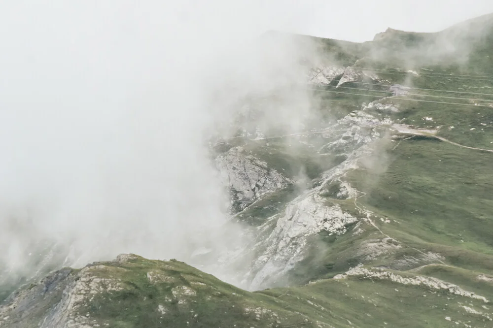 The Mountain Collection | Pushing Clouds - fotokunst von Lotte Wildiers