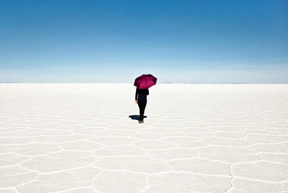 Der rote Schirm - fotokunst von Victoria Knobloch