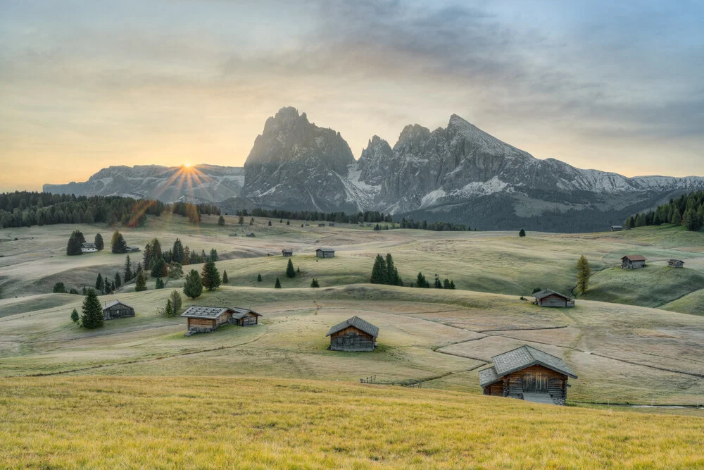 Sonnenaufgang auf der Seiser Alm im Herbst - fotokunst von Michael Valjak