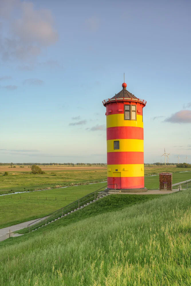 Pilsumer Leuchtturm in Ostfriesland - fotokunst von Michael Valjak