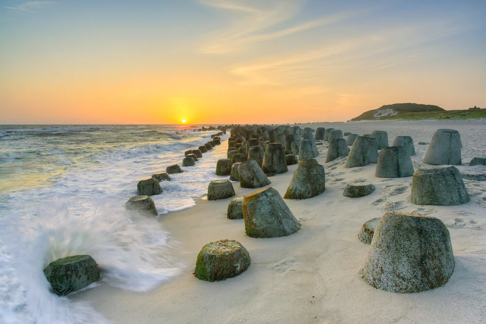 Sylt Tetrapoden in Hörnum - fotokunst von Michael Valjak