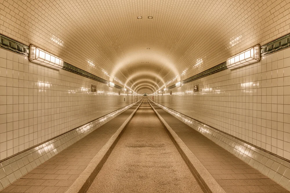 Alter Elbtunnel in Hamburg - fotokunst von Michael Valjak