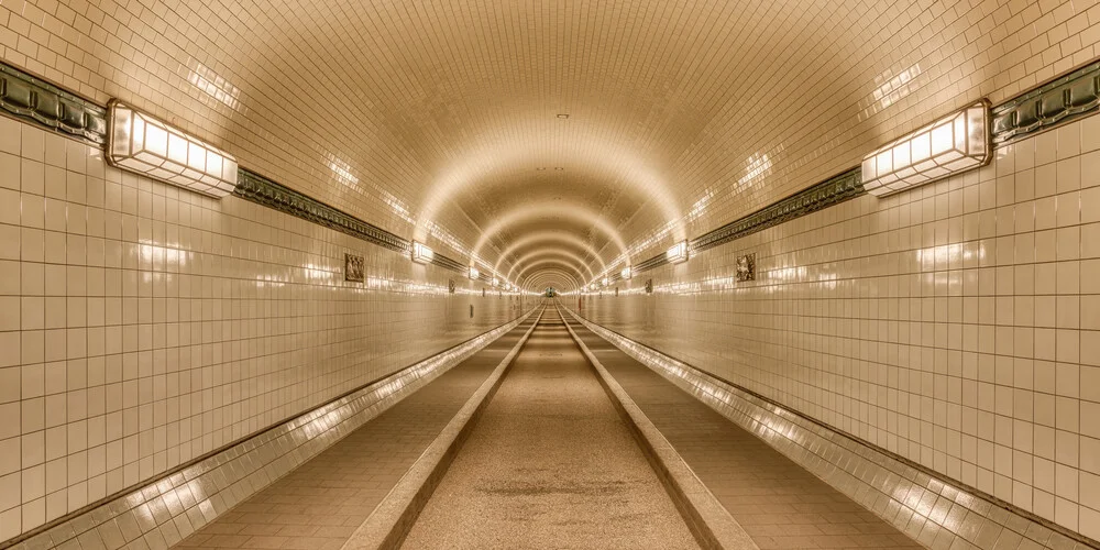 Alter Elbtunnel in Hamburg - fotokunst von Michael Valjak