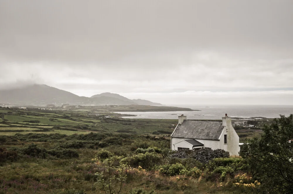Irish House - fotokunst von Sebastian Berger