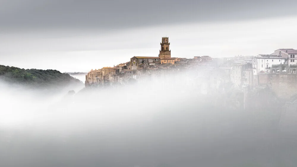Ancient Skyline | Pitigliano - fotokunst von Ronny Behnert