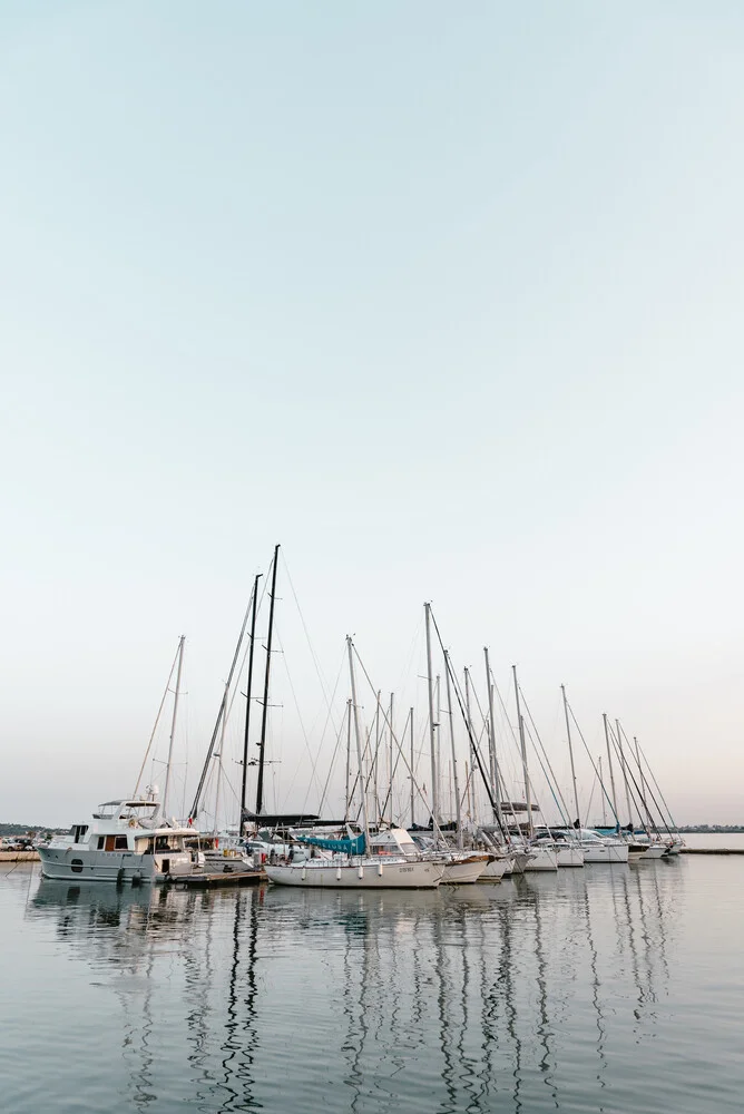 In a port in Sicily - fotokunst von Photolovers .