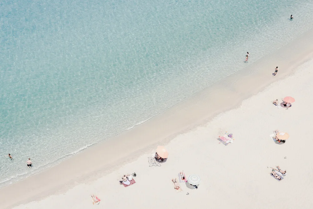 Beach in Tropea - fotokunst von Photolovers .