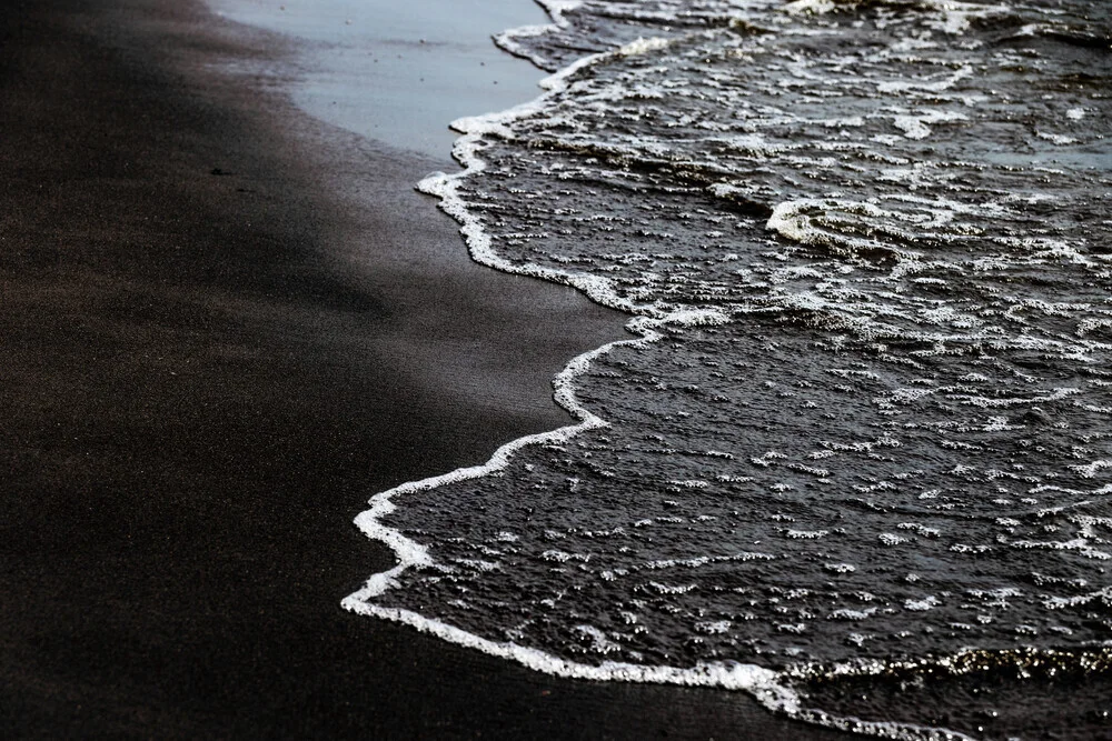 Black Beach - fotokunst von Mareike Böhmer