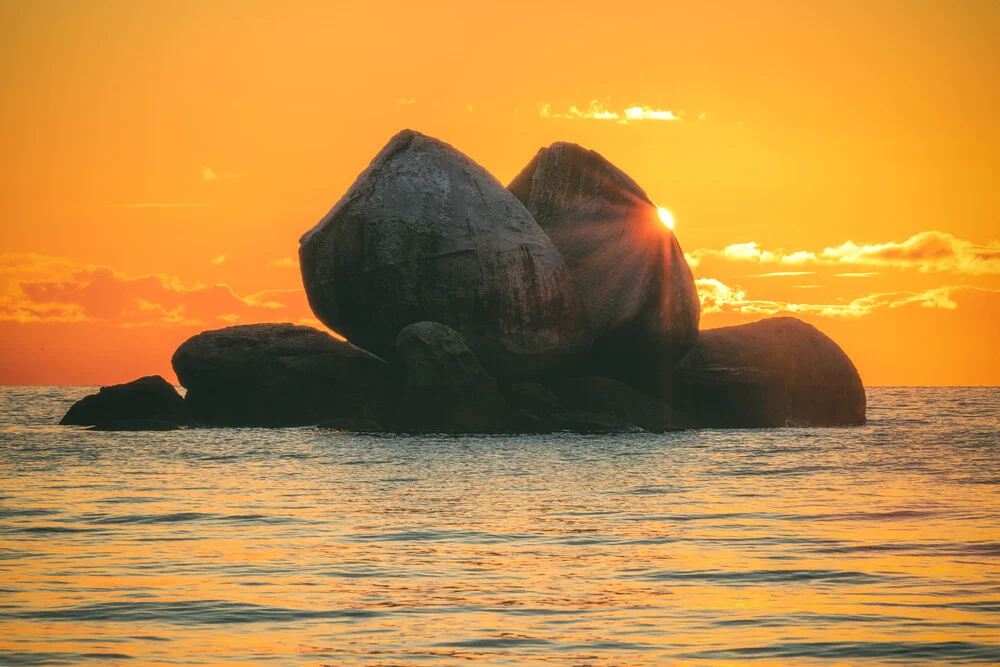Neuseeland Split Rock zum Sonnenaufgang - Fineart photography by Jean Claude Castor