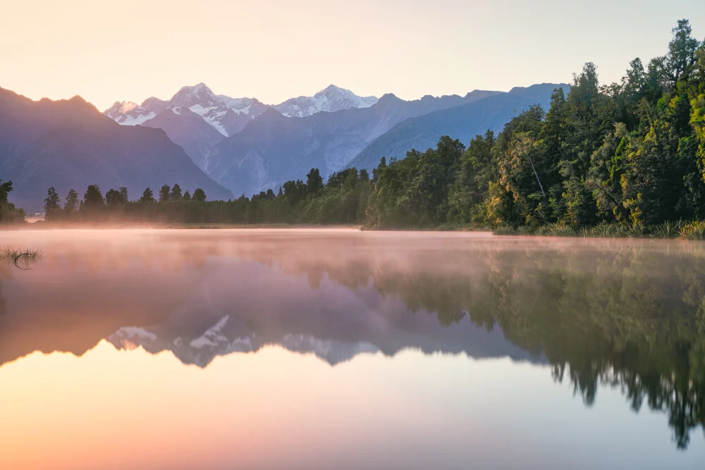 Neuseeland Lake Matheson zur Goldenen Stunde - fotokunst von Jean Claude Castor