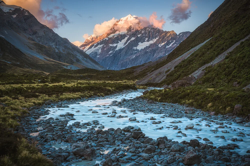 Neuseeland Mount Cook im Hooker Valley - fotokunst von Jean Claude Castor
