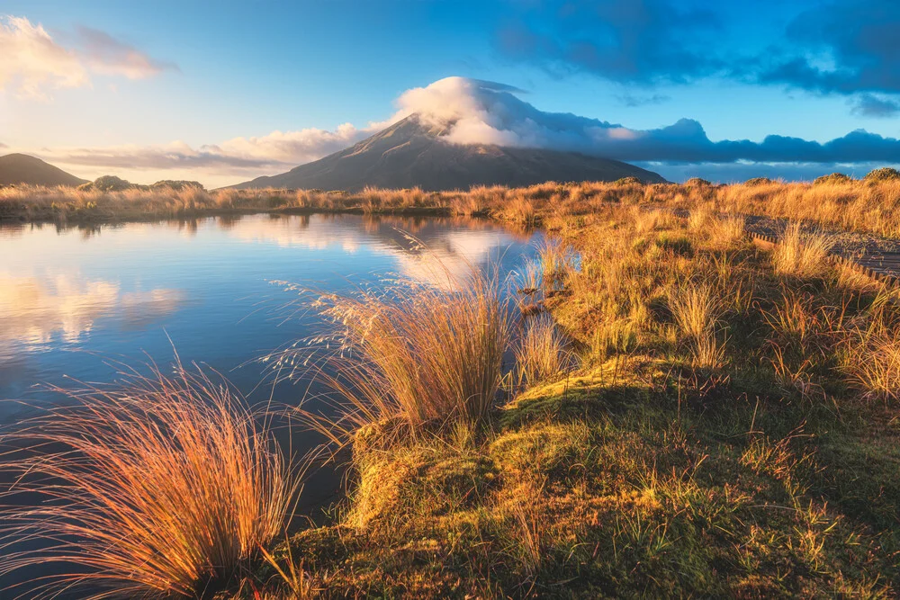Neuseeland Mount Taranaki Sonnenaufgang - fotokunst von Jean Claude Castor