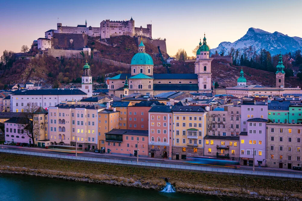 Salzburg an einem Winterabend - fotokunst von Martin Wasilewski