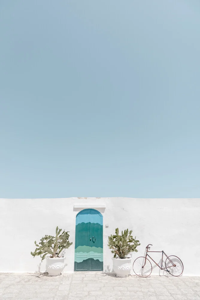 Door in Ostuni - fotokunst von Photolovers .