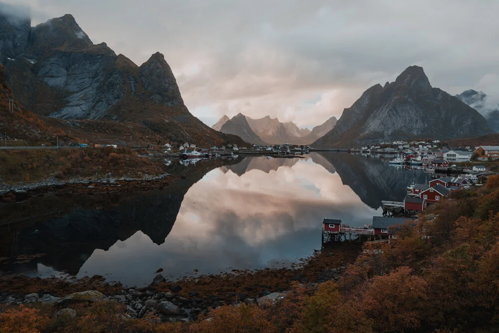 Sonnenuntergang in Rheine auf den Lofoten in Norwegen - fotokunst von Tobias Winkelmann