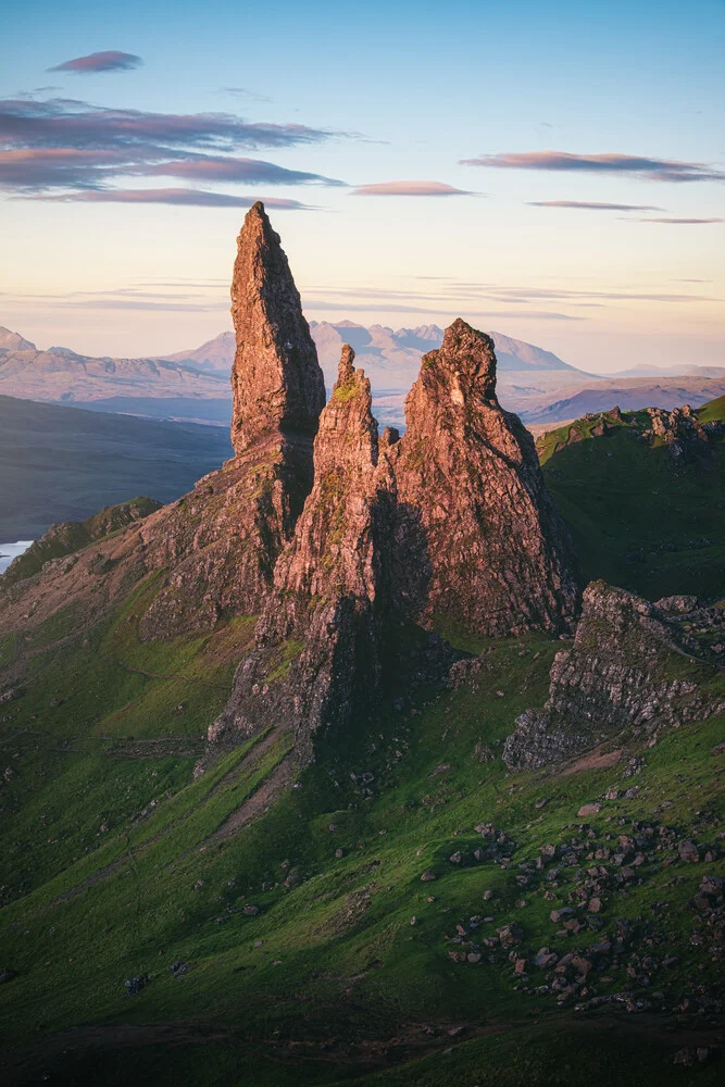 Schottland Old Man of Storr mit Alpenglühen - Fineart photography by Jean Claude Castor