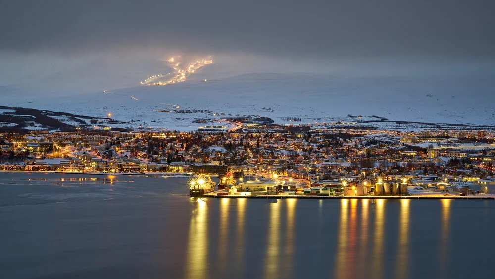 Akureyri, Island - fotokunst von Norbert Gräf