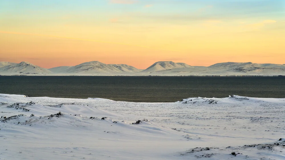 Vanilla Sky nahe Hvítserkur, Island - fotokunst von Norbert Gräf